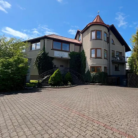 Big Family Apartment, 3 Bedrooms, Terrace, 1st Floor, Center *