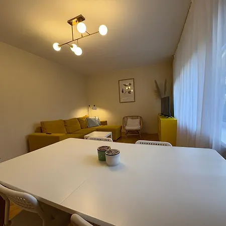 Big Family Apartment, 3 Bedrooms, Terrace, 1st Floor, Center *