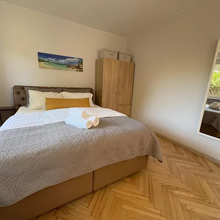 Big Family Apartment, 3 Bedrooms, Terrace, 1st Floor, Center