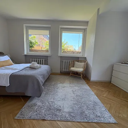 Big Family Apartment, 3 Bedrooms, Terrace, 1st Floor, Center * パランガ