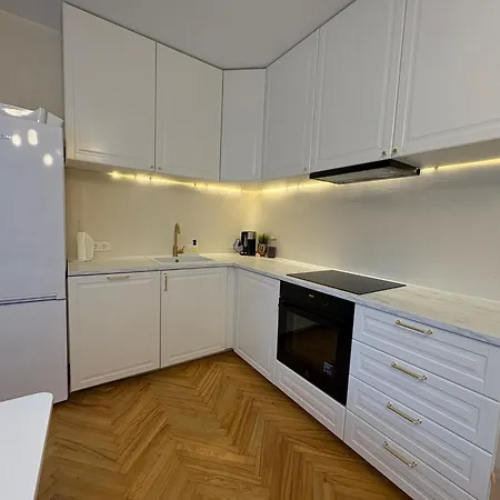 Big Family Apartment, 3 Bedrooms, Terrace, 1st Floor, Center