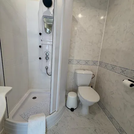 アパート Big Family Apartment, 3 Bedrooms, Terrace, 1st Floor, Center *