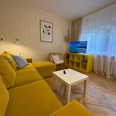 Big Family Apartment, 3 Bedrooms, Terrace, 1st Floor, Center アパート *