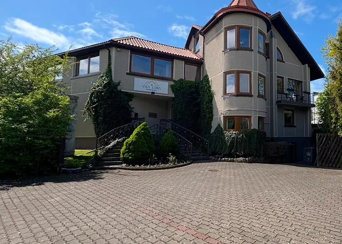 Big Family Apartment, 3 Bedrooms, Terrace, 1st Floor, Center *