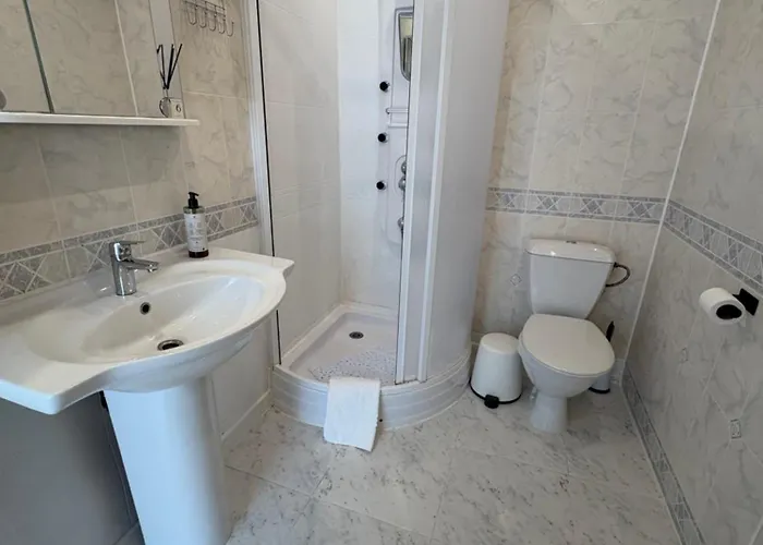 Big Family Apartment, 3 Bedrooms, Terrace, 1st Floor, Center Apartment