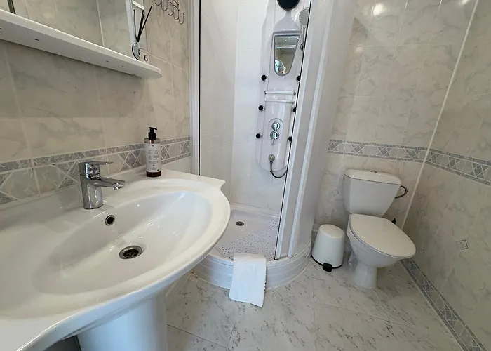 Apartment Big Family Apartment, 3 Bedrooms, Terrace, 1st Floor, Center