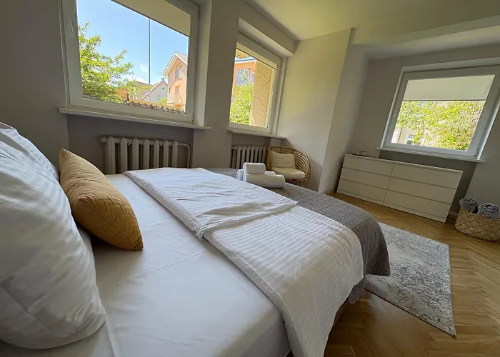 Big Family Apartment, 3 Bedrooms, Terrace, 1st Floor, Center Apartment Palanga